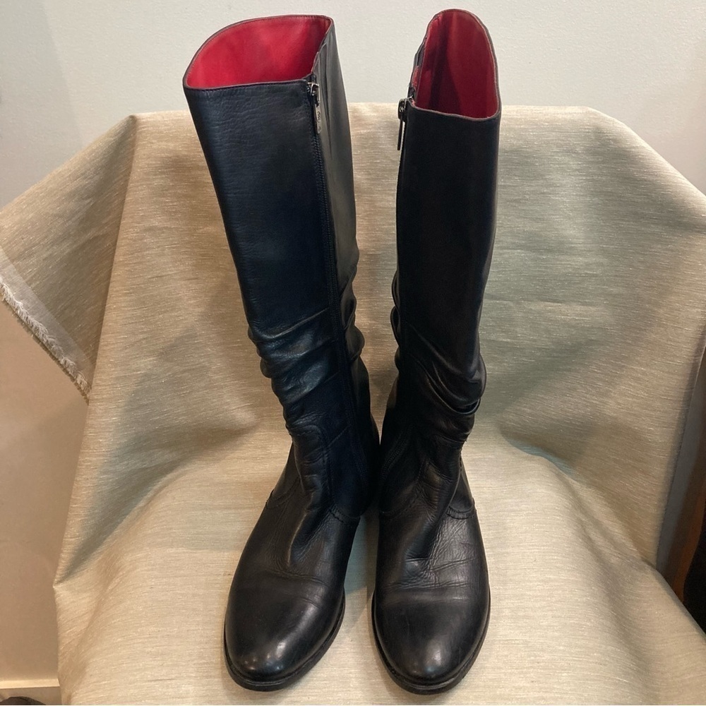 Angela Falconi Sz 40 Knee Hight Soft Leather Red Inside Low Heel Zip Up Boots